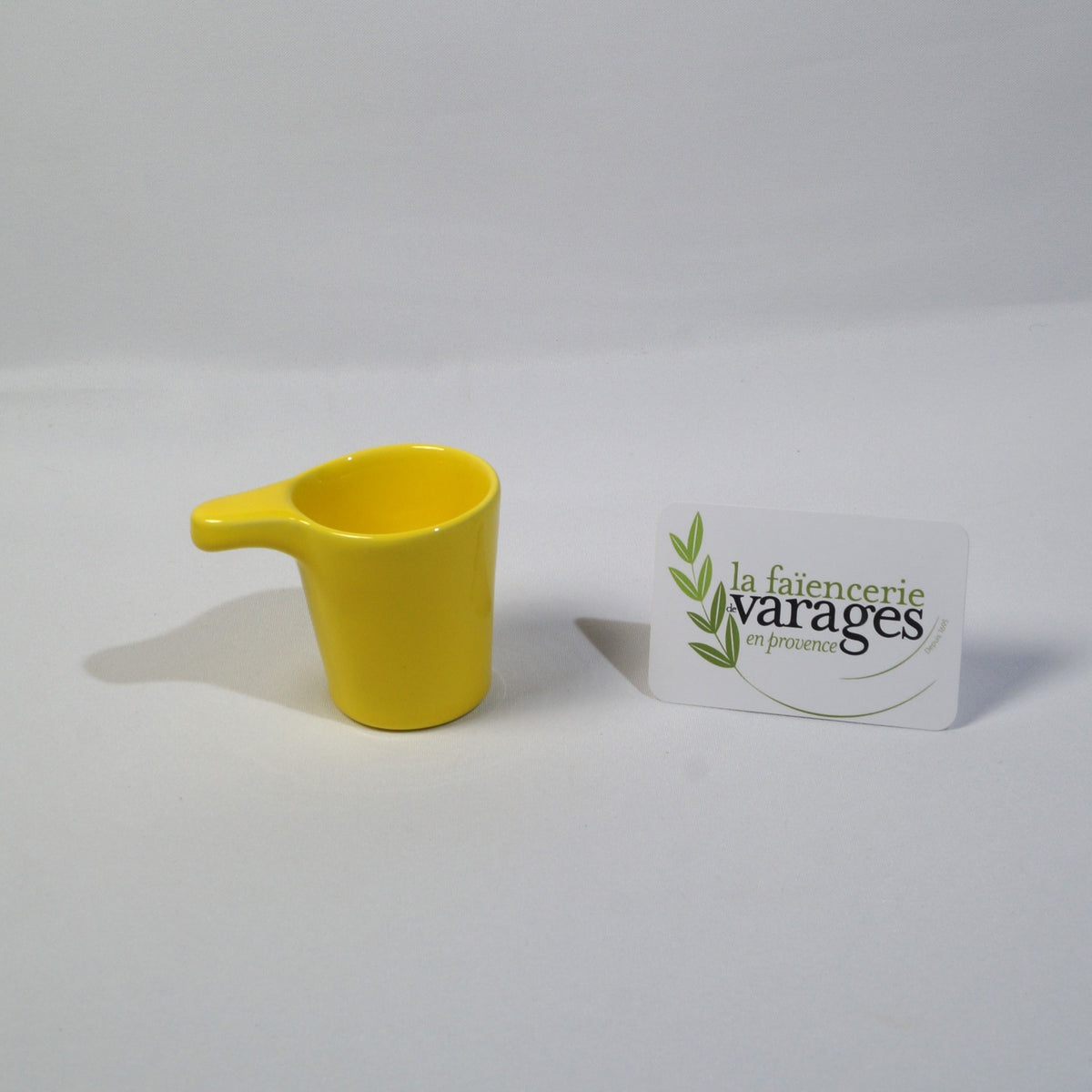 [1112] Tasse anse bec 10 - Les Essentiels (Jaune citron)