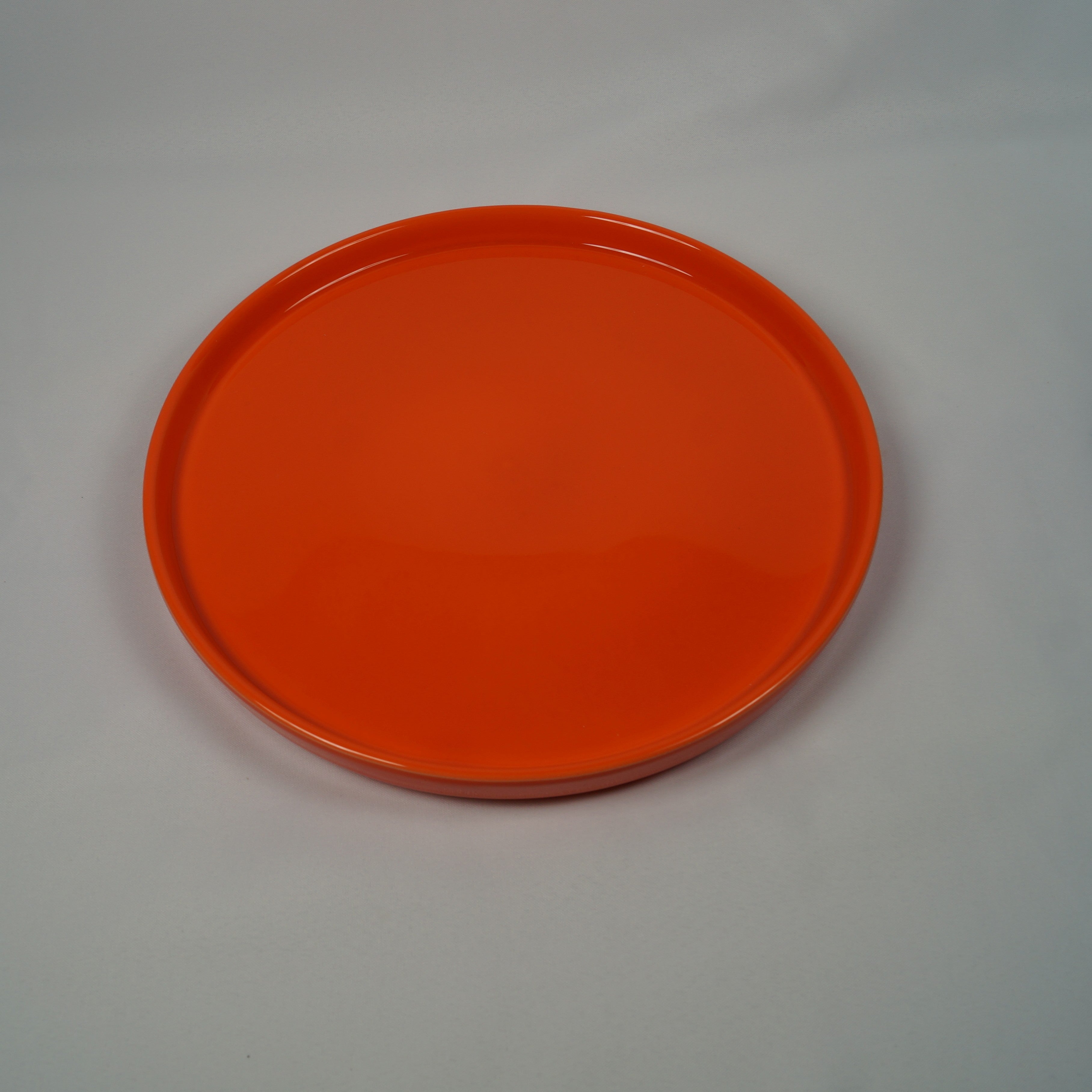 Plat à rebord