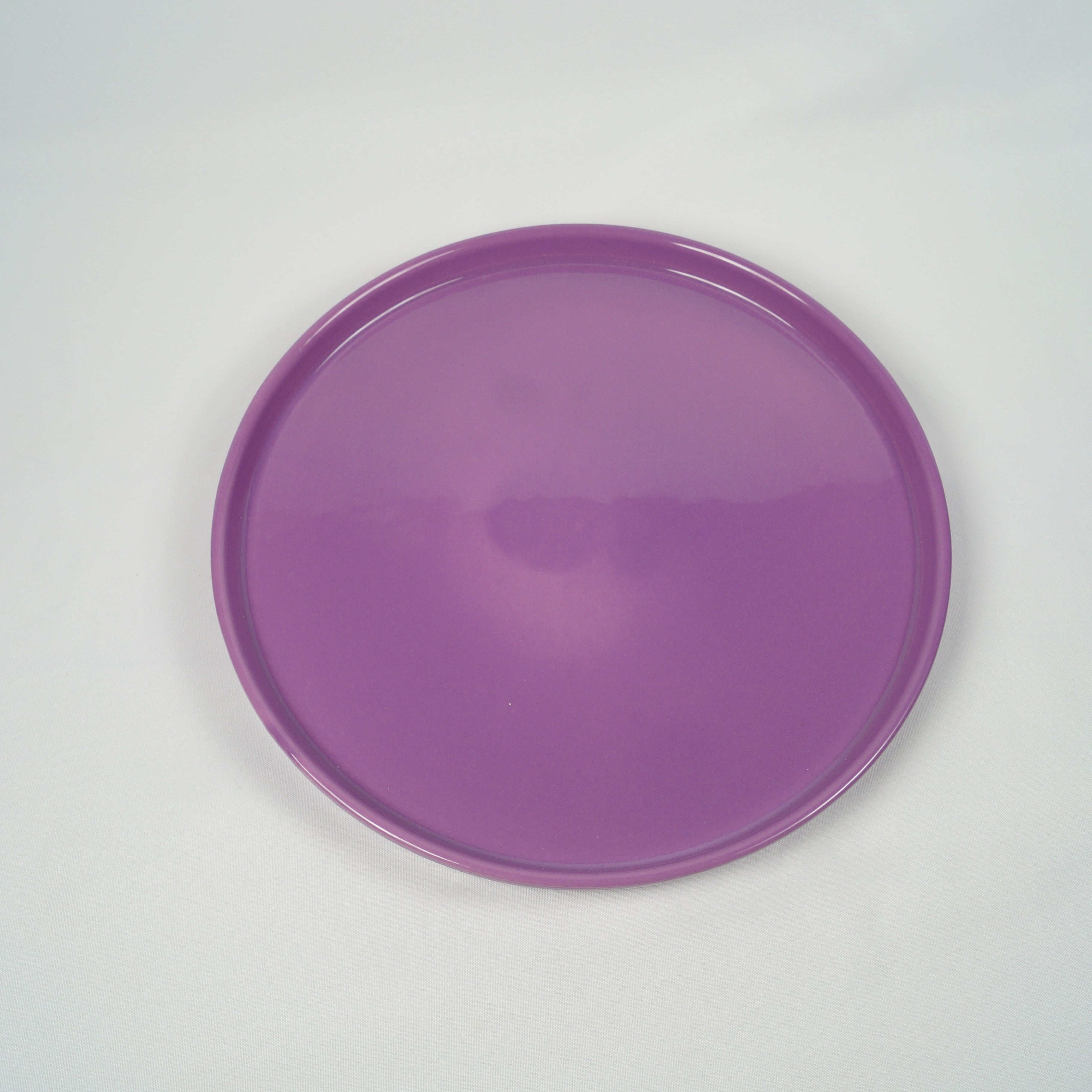 Plat à rebord
